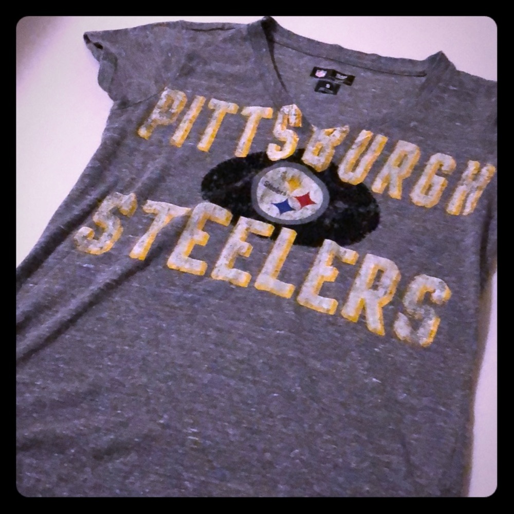 Gear Up! 🏈 Small Pittsburgh Steelers Shirt